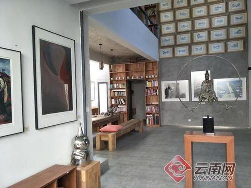 云南首个专业版画博物馆在嵩明揭牌 展出中外艺术家作品100件