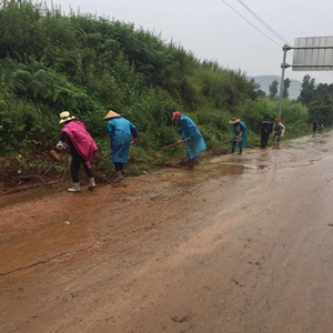 嵩明县交运局对嵩阿公路长松园路段实施养护