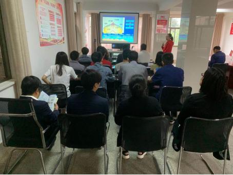 7月17日县防震减灾局工程师刘玉霞深入中国人民财产保险股份有限公司嵩明支公司开展防震减灾科普知识专题讲座