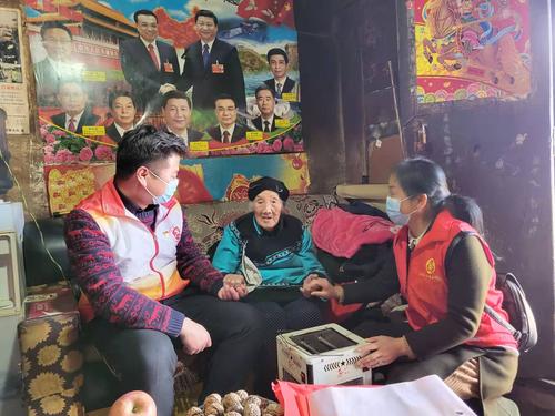 慰问百岁老人