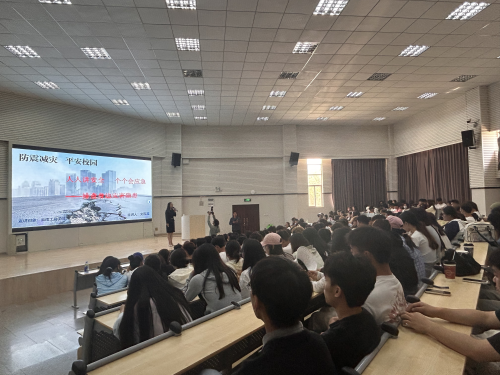 5月16日在云南工商学院开展防震减灾科普讲座