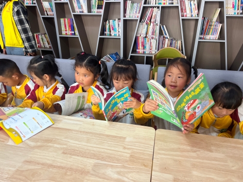 2024年4月嵩明县志愿服务总队 杨林镇嘉丽泽社区助学支教志愿服务分队开展“童心筑教 助力成长”志愿服务活动 (9)