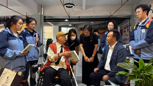 挖掘社区“五老”资源